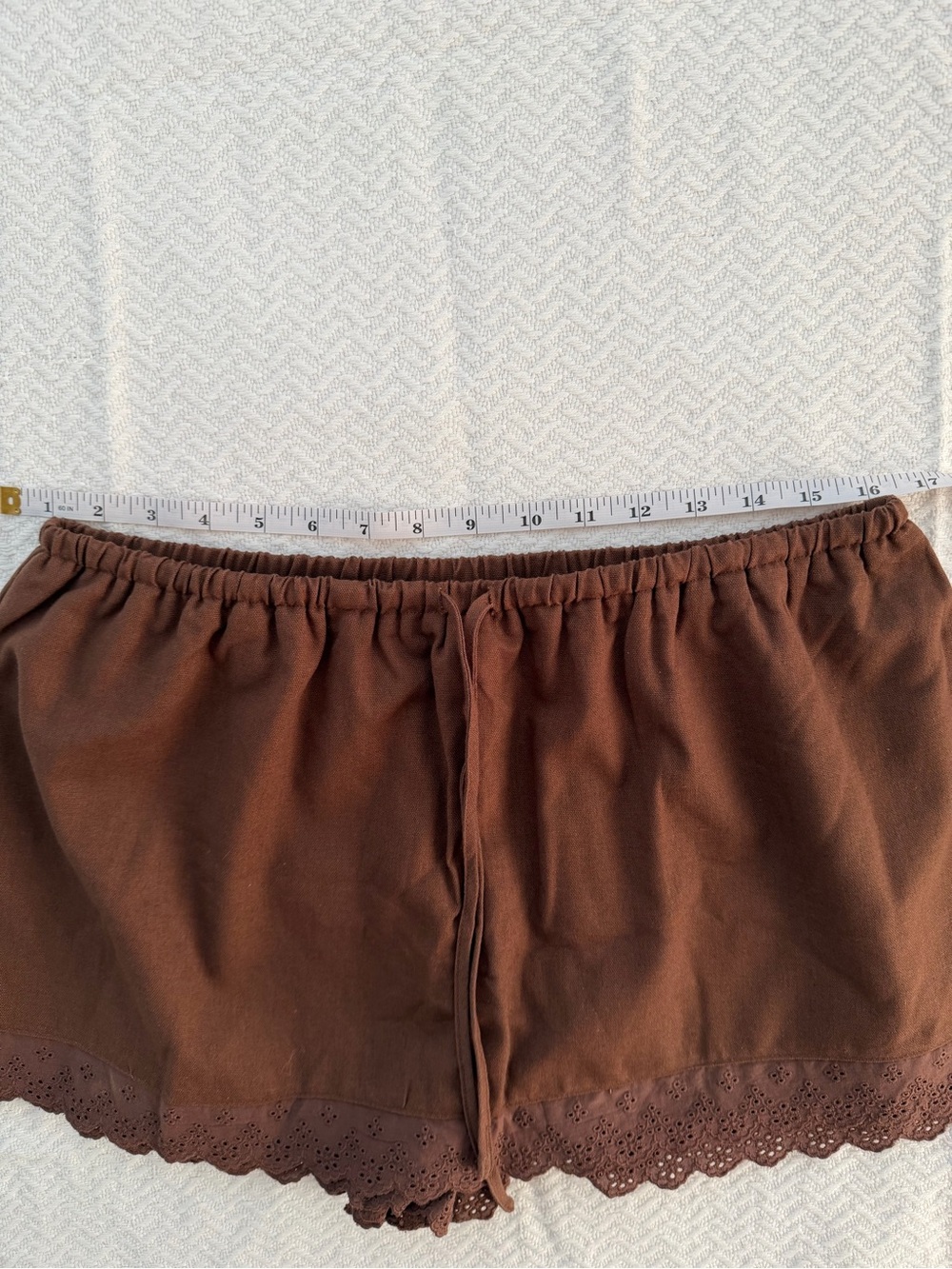 Le Lis Cream Brown Scalloped Hem Skort - Picture 2 of 7